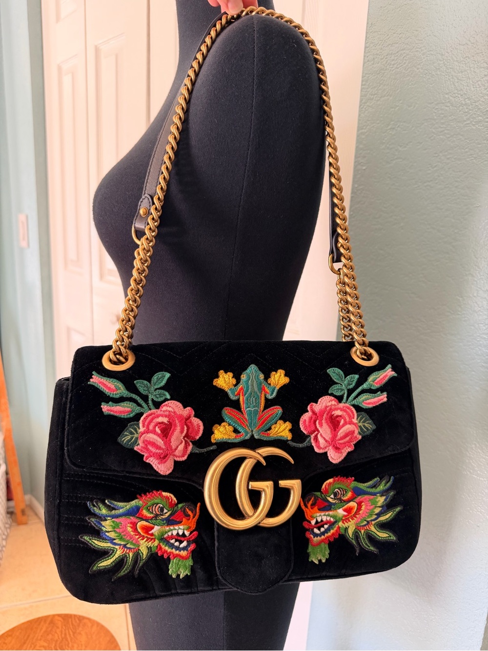 Gucci Marmont Black Velvet Dragon Embroidered Bag with Gold Hardware - Picture 2 of 16